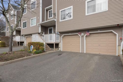 42 Eagle Ridge Way, Nanuet, NY, 10954-1012 | Card Image