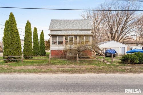 17955 Spencer Rd, Pleasant Valley, IA, 52767-1205 | Card Image