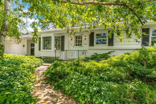 1713 W Donges Bay Road, Mequon, WI, 53092 | Card Image