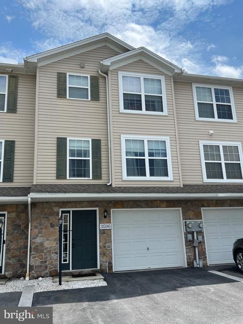 3596 Pinecrest Ct, FAYETTEVILLE, PA, 17222-9378 | Card Image