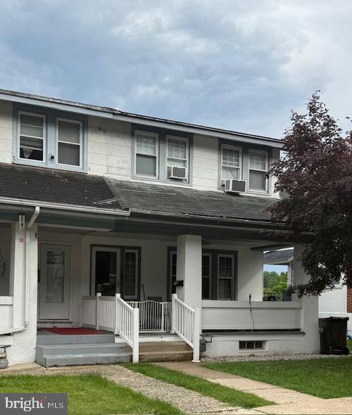 27 W 33rd St, READING, PA, 19606-2903 | Card Image