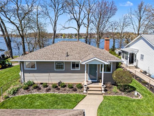 3504 Loon Lake Ct, Linden, MI, 48451-9440 | Card Image