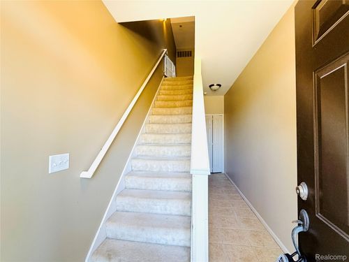 2395 Knollwood Dr, Canton, MI, 48188-2250 | Card Image