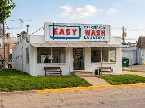 61 E Washington St, Winterset, IA, 50273-1956 | Card Image