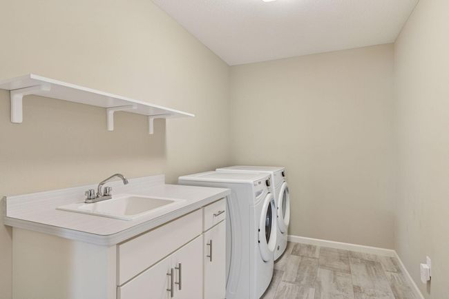 Laundry Room has a walkthru from Owner's Suite walk-in closet and access through hallway | Image 26