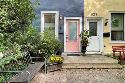 925 Palmerston Ave, Home with 2 bedrooms, 1 bathrooms and 1 parking in Toronto ON | Image 2