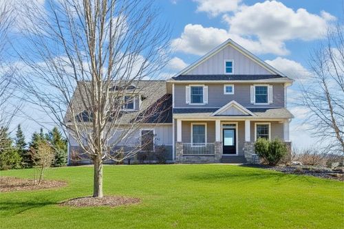 300 Lindsay Rd, Hudson, WI, 54016-8068 | Card Image