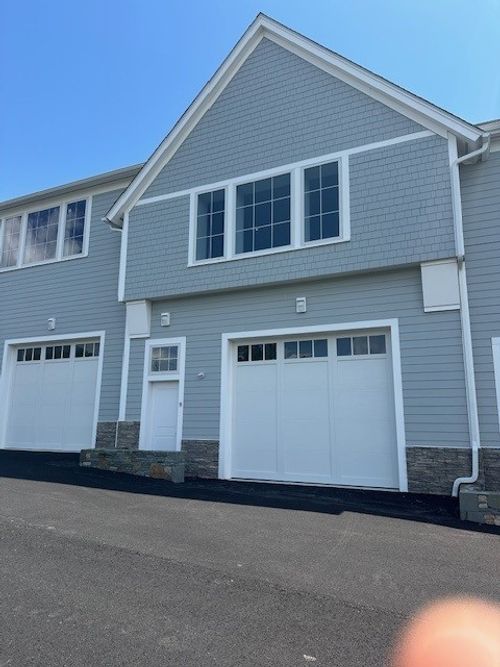 8-55 John Clarke Rd, Middletown, RI, 02842-5686 | Card Image