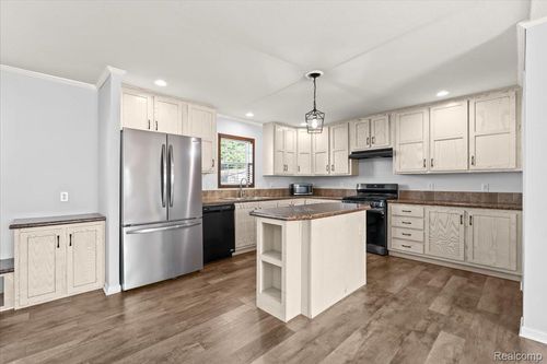 11045 Woodland Ridge Ct, South Lyon, MI, 48178-6606 | Card Image
