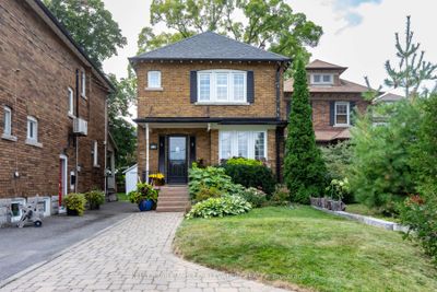 61 Yonge Blvd, House other with 3 bedrooms, 2 bathrooms and 2 parking in Toronto ON | Image 2