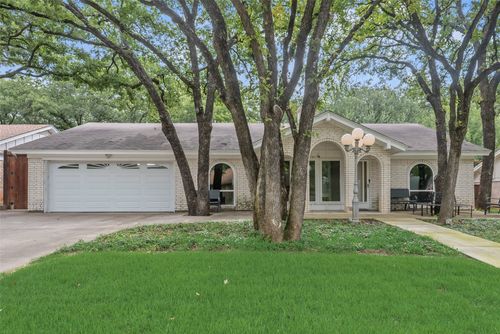 412 Twin Creek Dr, Hurst, TX, 76053-6326 | Card Image