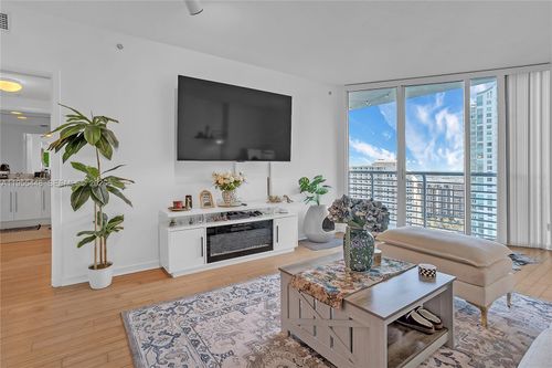 3117-325 S Biscayne Blvd, Miami, FL, 33131-2475 | Card Image