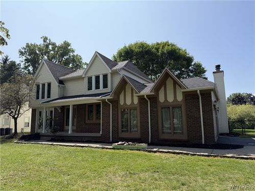 2 Greencastle Ln, Amherst, NY, 14221-1764 | Card Image