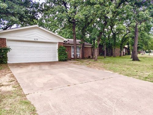 829 Lake Crest Pkwy, Azle, TX, 76020-2556 | Card Image