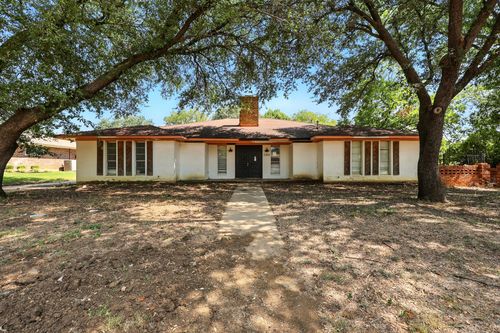 2304 Royal Acres Dr, Denton, TX, 76209-8640 | Card Image