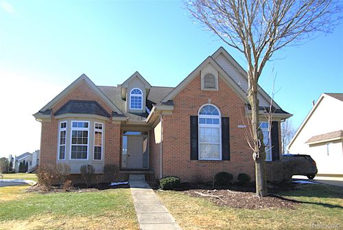 11152 Woodfield Pkwy, Grand Blanc, MI, 48439-9452 | Card Image