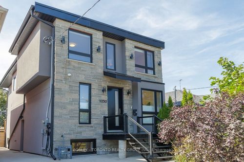 1050 Greenwood Ave, East York, ON, M4J4E1 | Card Image