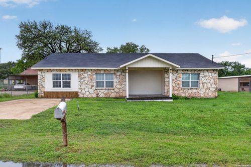 715 Walnut St, Jourdanton, TX, 78026-3335 | Card Image