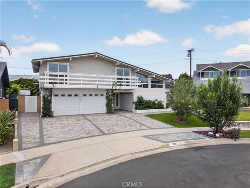 17361 Alta Vista Cir, Huntington Beach, CA, 92647-6130 | Card Image