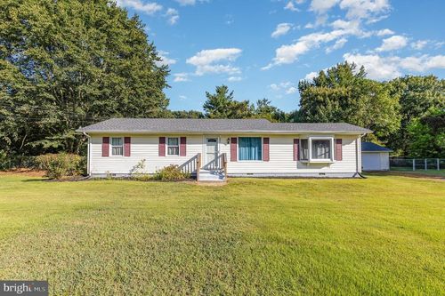 221 Clearview Dr, COLONIAL BEACH, VA, 22443-3703 | Card Image