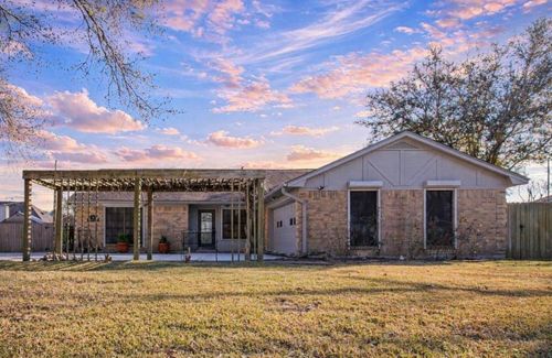 9 Colony Sq, Angleton, TX, 77515-3643 | Card Image