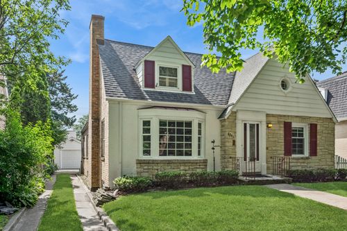 6241 N Leroy Ave, Chicago, IL, 60646-4831 | Card Image
