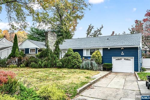 1061 Roosevelt Ave, New Milford, NJ, 07646-3223 | Card Image