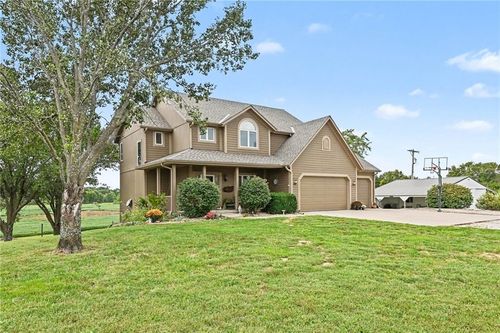 14275 142nd St, Bonner Springs, KS, 66012-7742 | Card Image