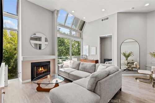 unit-303-5151 Balboa Blvd, Encino, CA, 91316-3468 | Card Image