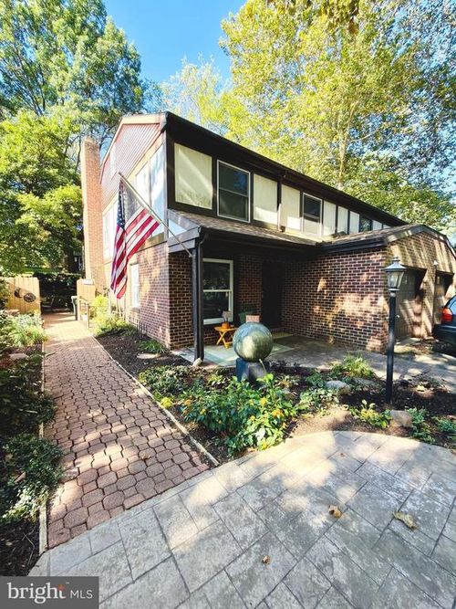 240 N 11th St, AKRON, PA, 17501-1544 | Card Image