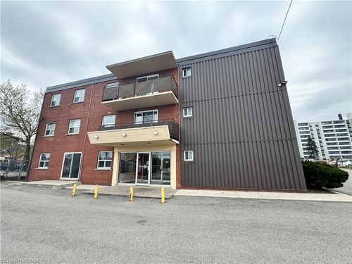 102-105 Tia Drive, Hamilton, ON, L8H2N8 | Card Image