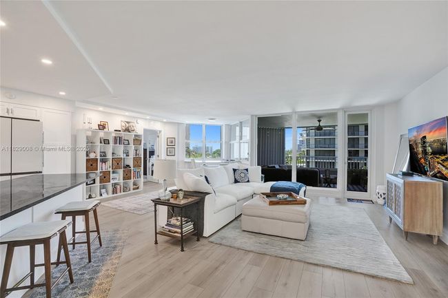 APT-403 - 1340 Ocean Blvd, Condo with 2 bedrooms, 2 bathrooms and null parking in Pompano Beach FL | Image 4