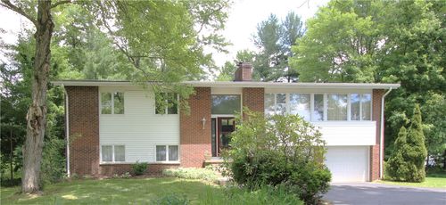 331 Roberts Ln, New Castle, PA, 16105-1351 | Card Image