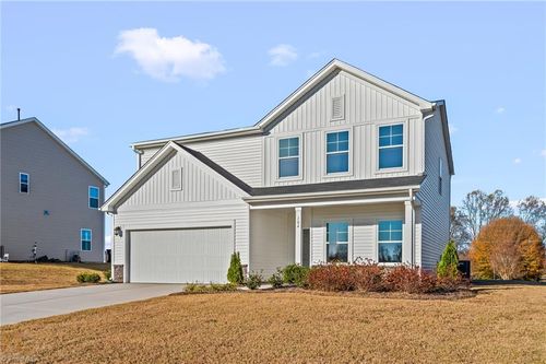 104 Palomino Dr, King, NC, 27021-8840 | Card Image