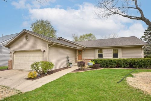 W154N7712 Pheasant Ln, Menomonee Falls, WI, 53051-4286 | Card Image