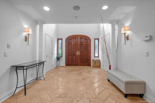 87 Arleigh Rd, Great Neck, NY, 11021-1442 | Card Image