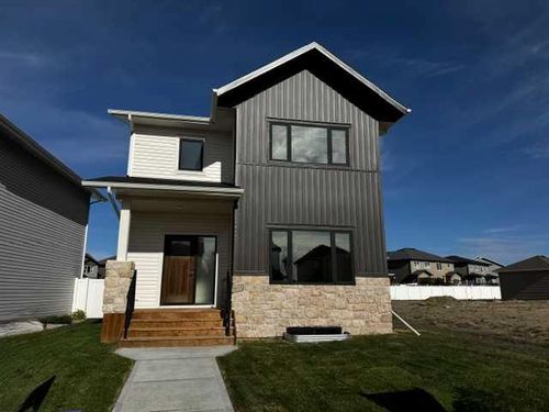 36 Memorial Parkway, Rural Red Deer County, AB, T4E3B7 | Card Image