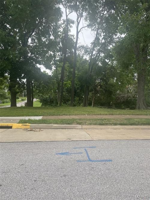 7447 Hoover Ave, Richmond Heights, MO, 63117-1626 | Card Image