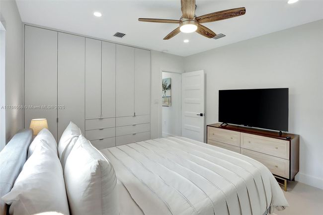 646 Ne 114 Th St, House other with 3 bedrooms, 2 bathrooms and null parking in Biscayne Park FL | Image 31