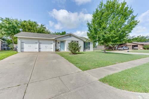 433 Linda Dr, Burleson, TX, 76028-5110 | Card Image