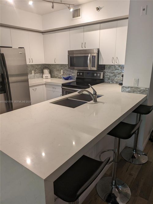 2305-19901 E Country Club Dr, Aventura, FL, 33180-3078 | Card Image