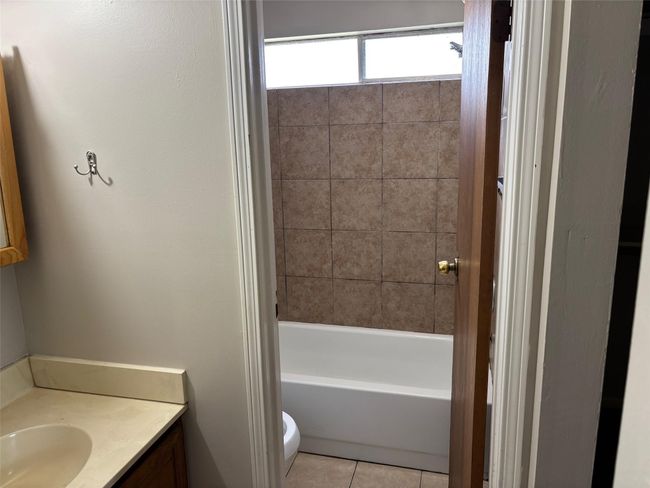15806 Pipers View Dr, House other with 3 bedrooms, 2 bathrooms and 2 parking in Webster TX | Image 8