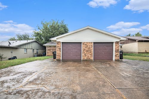 6817 W Cleburne Rd, Fort Worth, TX, 76133-6304 | Card Image