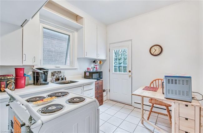 93 E 23 Rd St, House other with 3 bedrooms, 1 bathrooms and 2 parking in Hamilton ON | Image 11