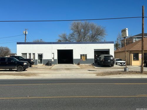 1205 Pena St, Carrizo Springs, TX, 78834-3765 | Card Image