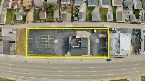 1297 Fort St, Wyandotte, MI, 48192-3035 | Card Image