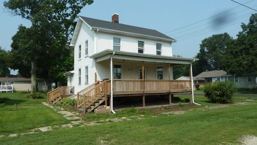 218 N 3rd St, Earlville, IL, 60518-8158 | Card Image