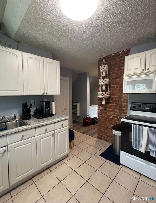 3rd-floor-273 Collins St, Hartford, CT, 06105-1556 | Card Image