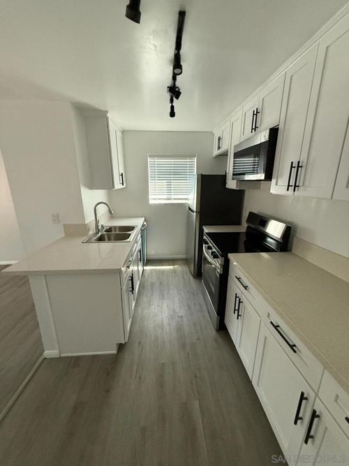 6738 University Ave, San Diego, CA, 92115-5840 | Card Image