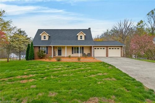 8388 Coachman Ln, Rural Hall, NC, 27045-9572 | Card Image
